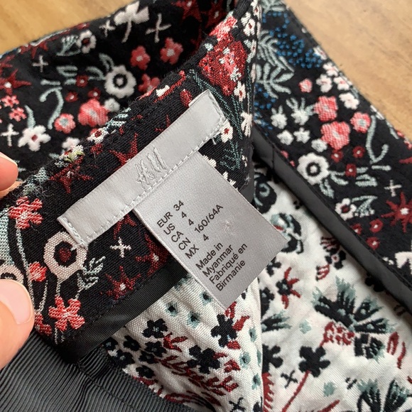 H&M Zip-up skirt - Picture 3 of 3